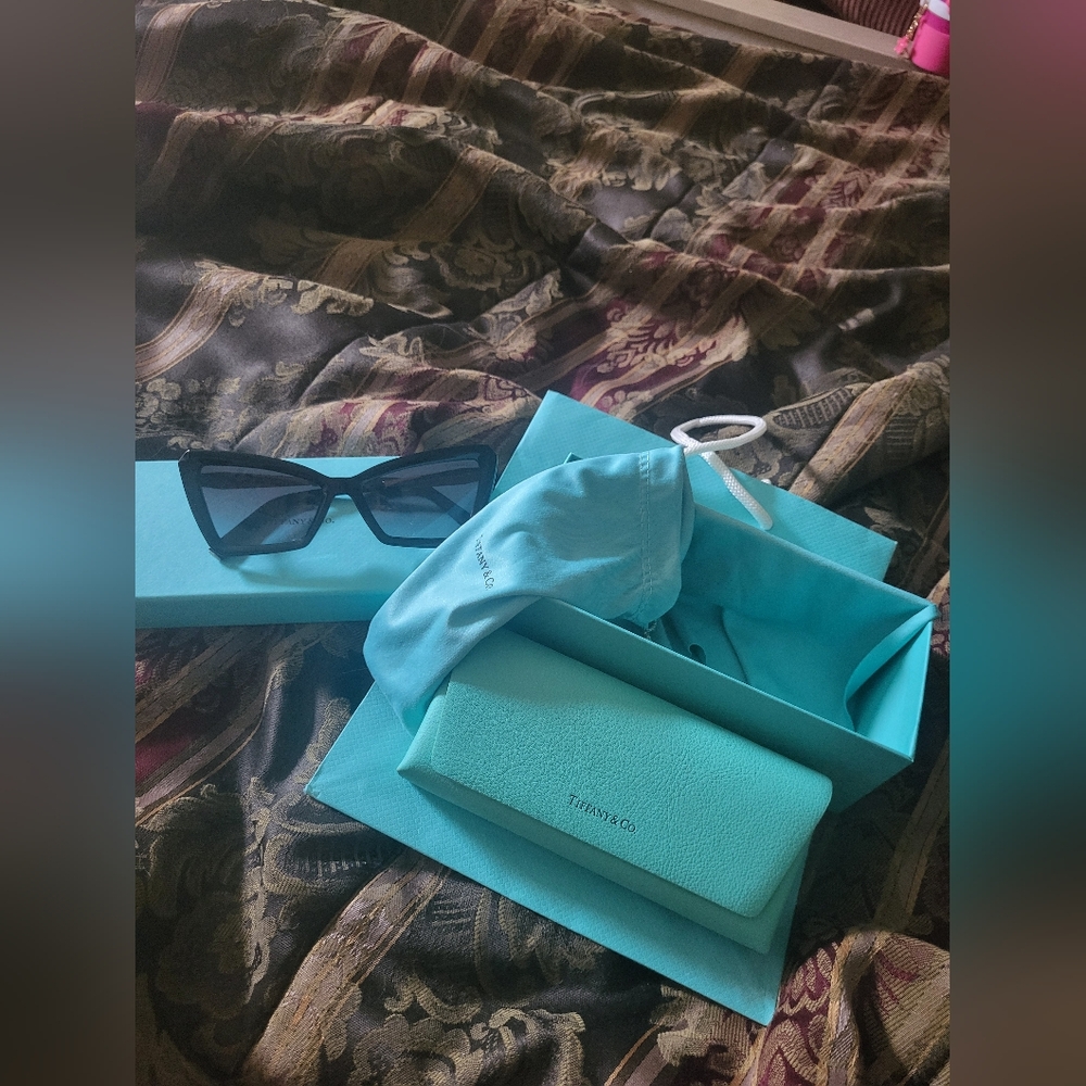 Tiffany & Co. Black Cat-Eye Sunglasses New Boxed Case Bag Cloth Bag One Size